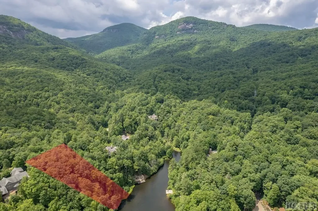 M 38 W Cardinal Drive Lake Toxaway NC 28747