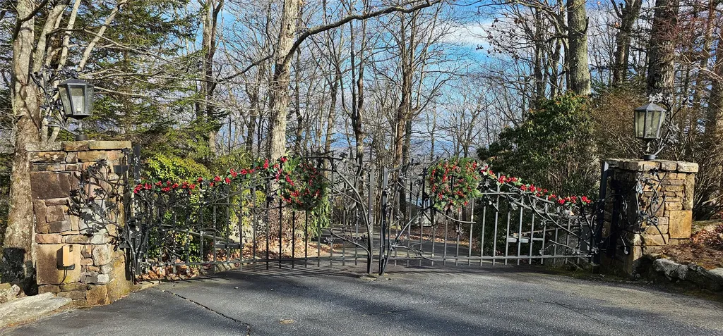 1734 Toxaway Drive Lake Toxaway NC 28474