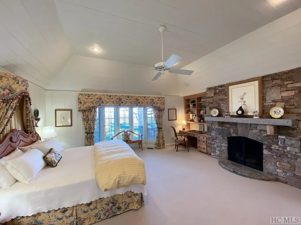 1734 Toxaway Drive Lake Toxaway NC 28474