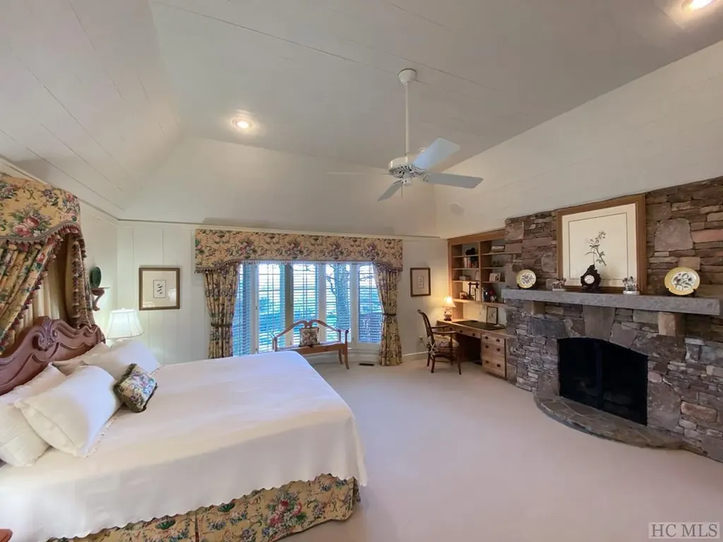 1734 Toxaway Drive Lake Toxaway NC 28474