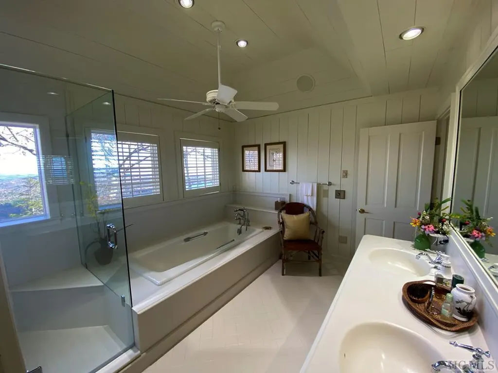 1734 Toxaway Drive Lake Toxaway NC 28474