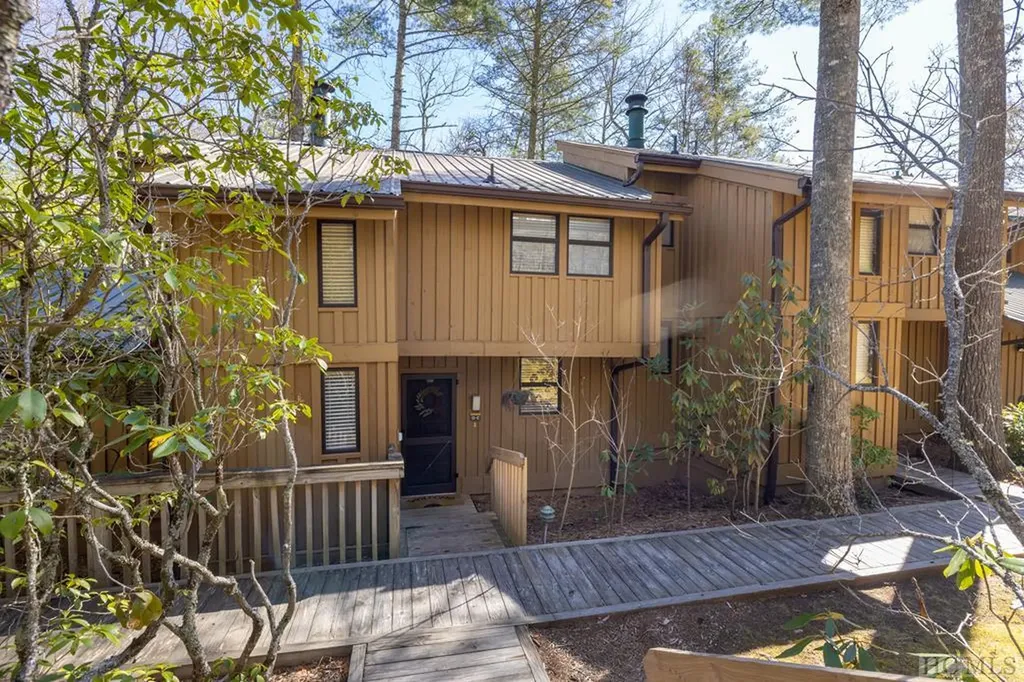 15 E Lonely Mountain Drive Sapphire NC 28774