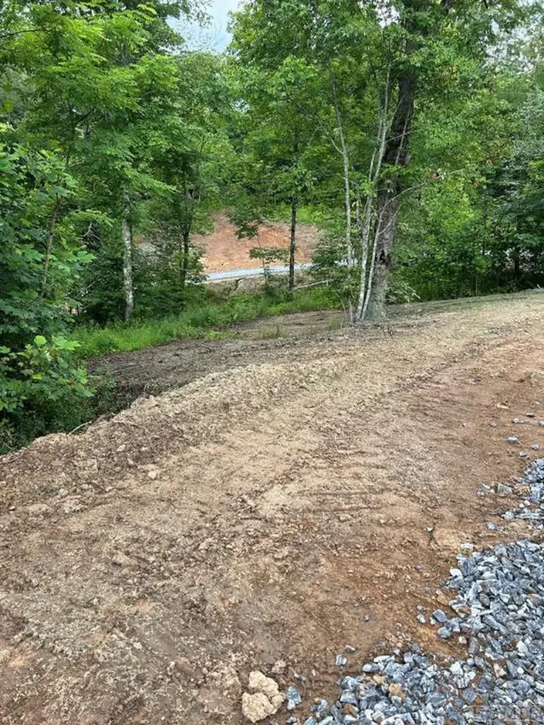 10529 Pine Creek Road Glenville NC 28736