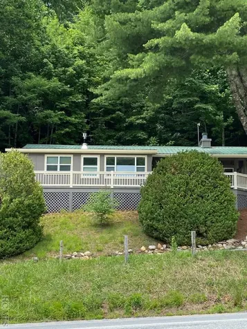 10121 Dillard Road Scaly Mountain NC 28775