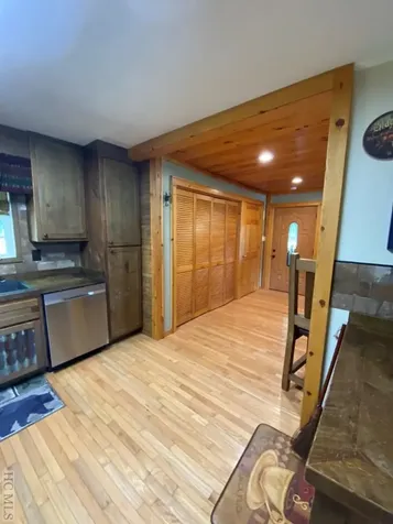 10121 Dillard Road Scaly Mountain NC 28775