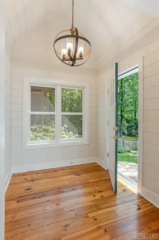 942 Cherokee Trail Sapphire NC 28774