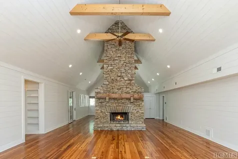 942 Cherokee Trail Sapphire NC 28774