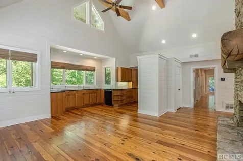 942 Cherokee Trail Sapphire NC 28774