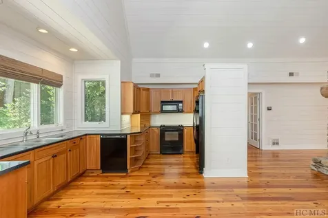 942 Cherokee Trail Sapphire NC 28774