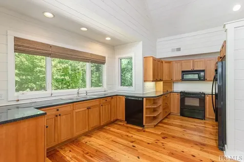 942 Cherokee Trail Sapphire NC 28774
