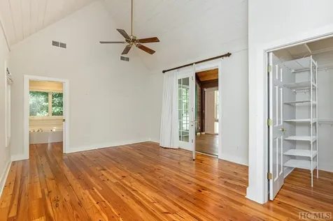 942 Cherokee Trail Sapphire NC 28774