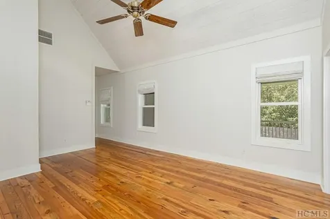942 Cherokee Trail Sapphire NC 28774