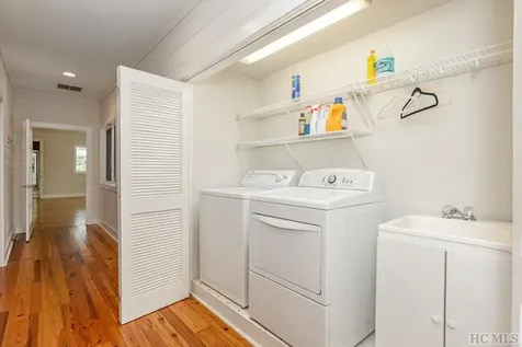 942 Cherokee Trail Sapphire NC 28774