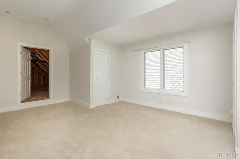 942 Cherokee Trail Sapphire NC 28774