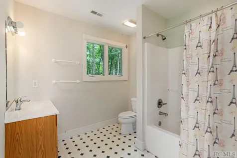 942 Cherokee Trail Sapphire NC 28774