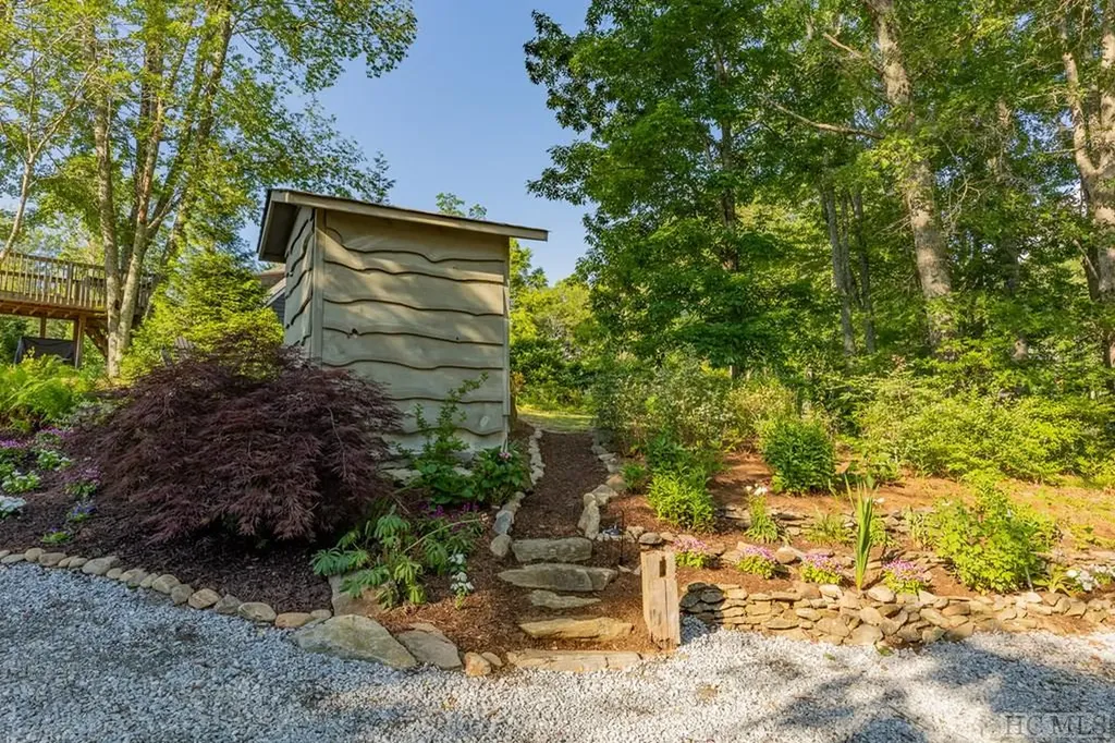 34 Milkweed Trail Glenville NC 28736