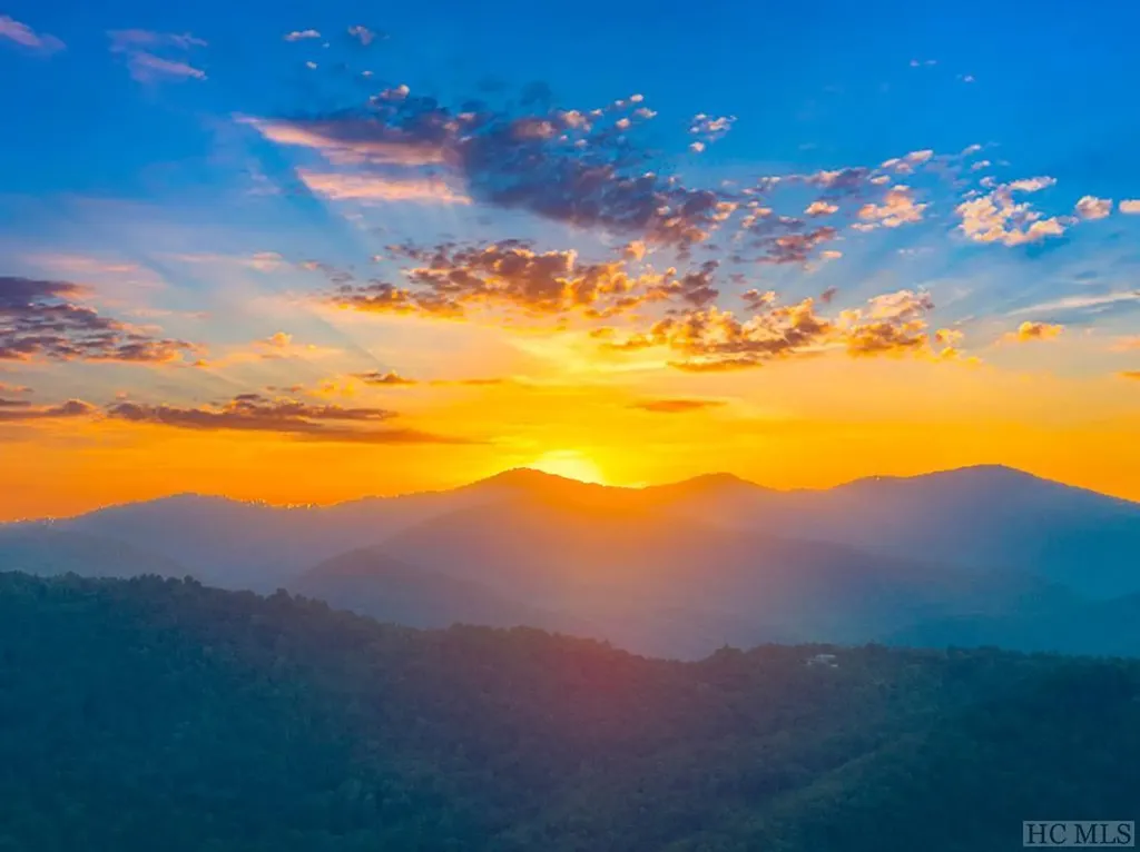 34 Milkweed Trail Glenville NC 28736