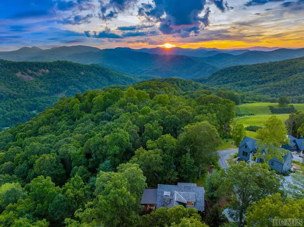 34 Milkweed Trail Glenville NC 28736