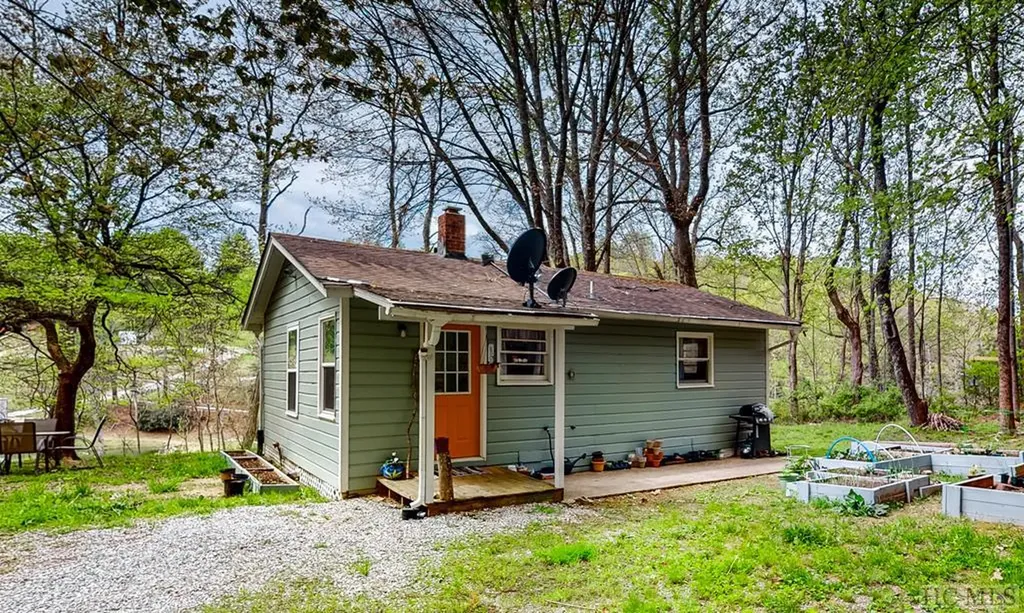 7 Grefe Road Scaly Mountain NC 28775