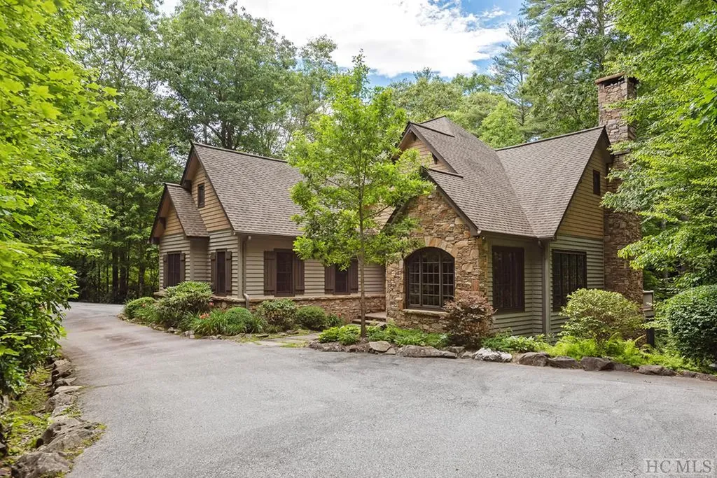 332 Streamside Drive Cashiers NC 28717