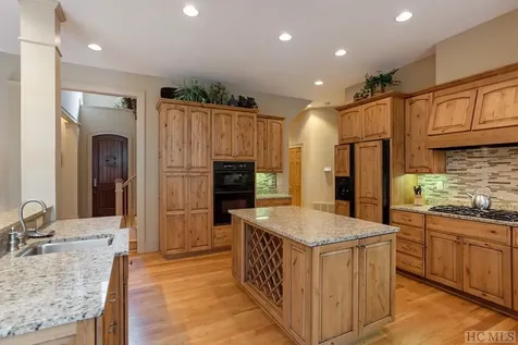 332 Streamside Drive Cashiers NC 28717