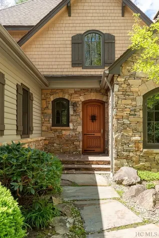 332 Streamside Drive Cashiers NC 28717