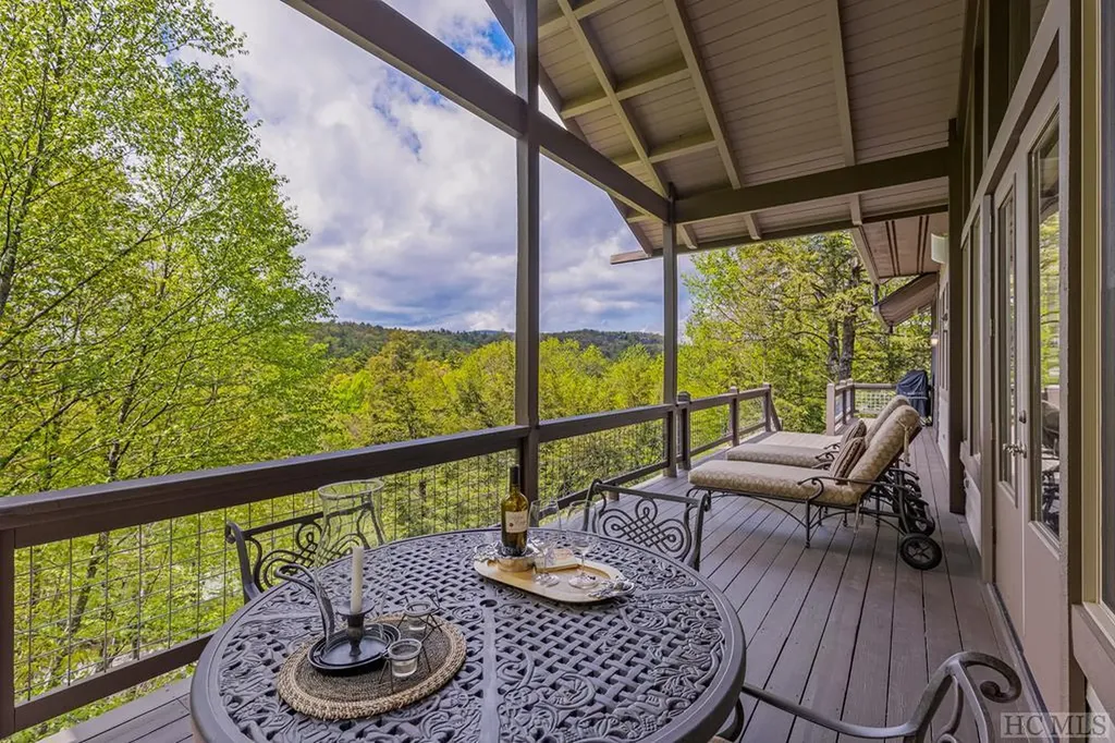 67 Kelsey Court Highlands NC Real Estate Listing MLS# 102107