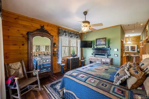 1913 Bald Rock E Sapphire NC 28774