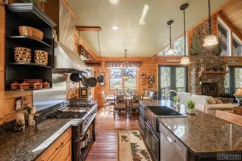 1913 Bald Rock E Sapphire NC 28774