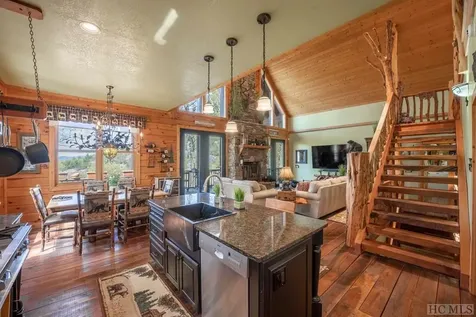 1913 Bald Rock E Sapphire NC 28774