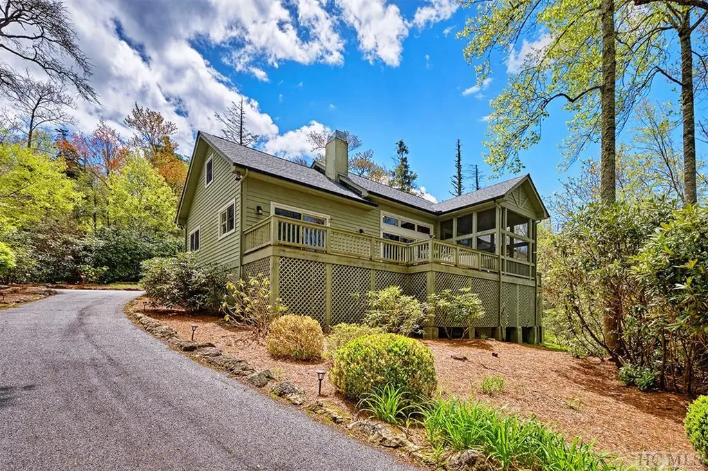 174 W View Way Highlands NC 28741