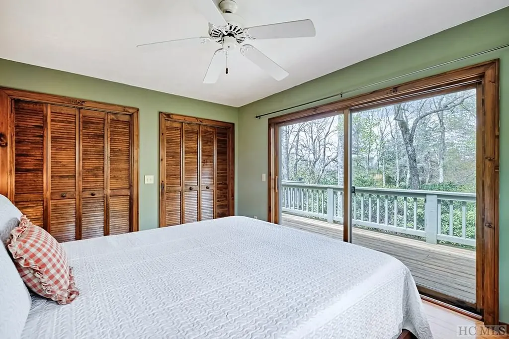 174 W View Way Highlands NC 28741