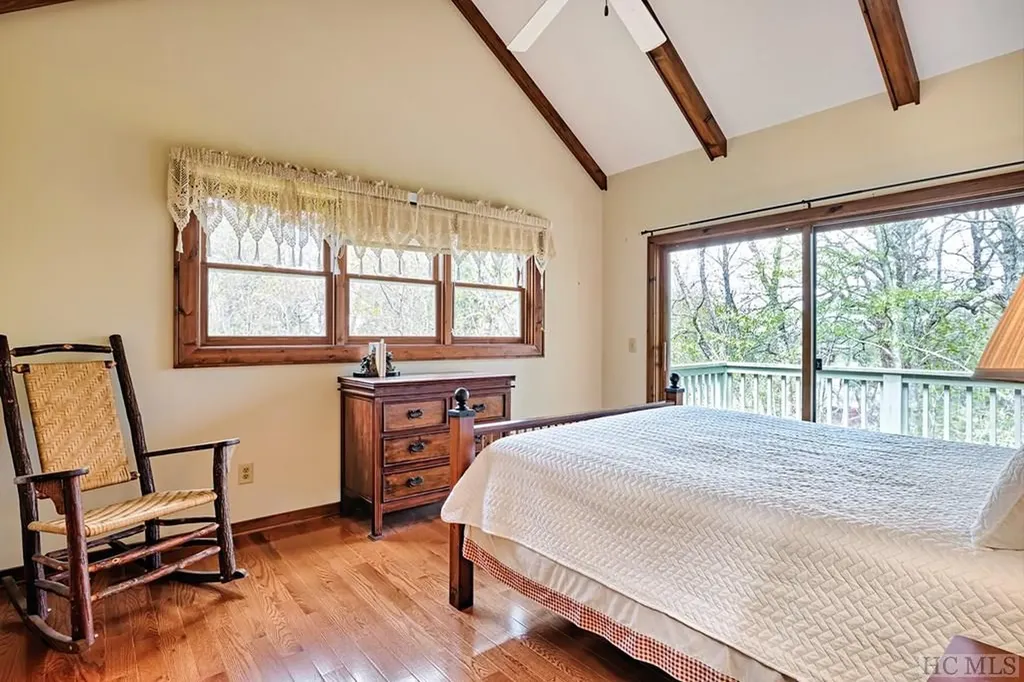 174 W View Way Highlands NC 28741