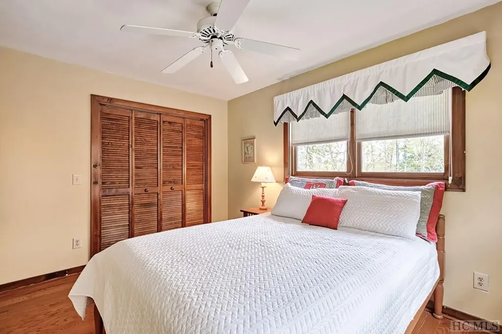 174 W View Way Highlands NC 28741