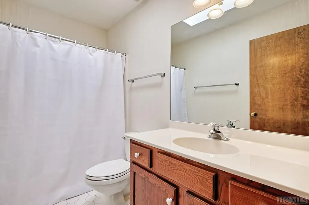 174 W View Way Highlands NC 28741