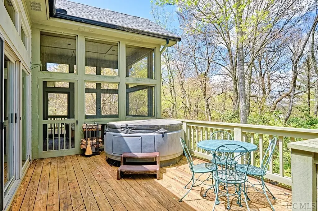 174 W View Way Highlands NC 28741