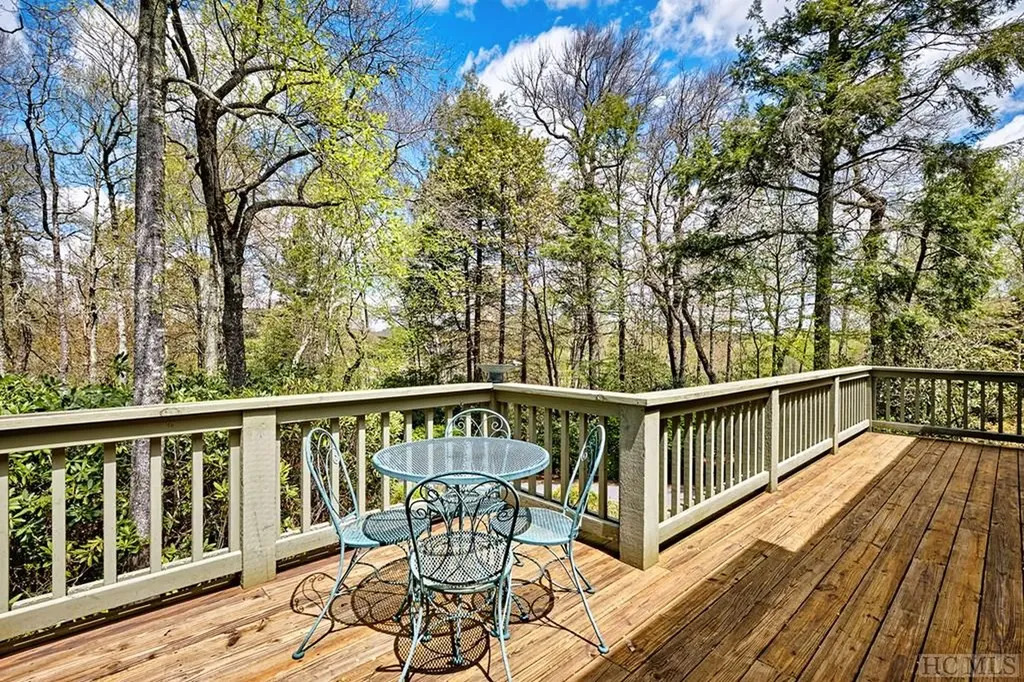 174 W View Way Highlands NC 28741