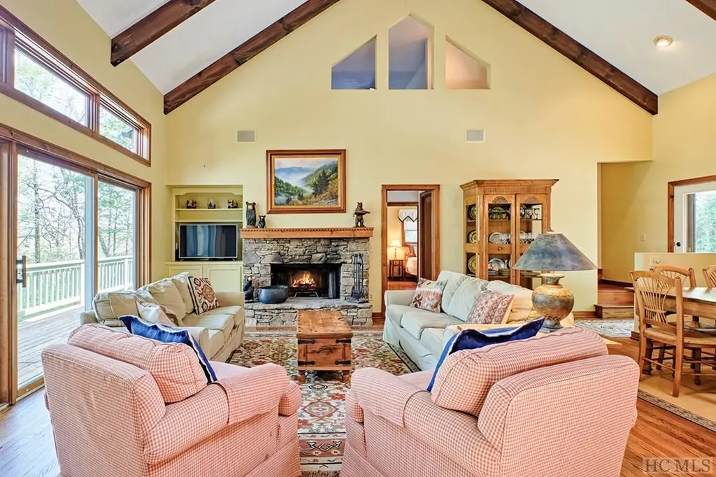 174 W View Way Highlands NC 28741