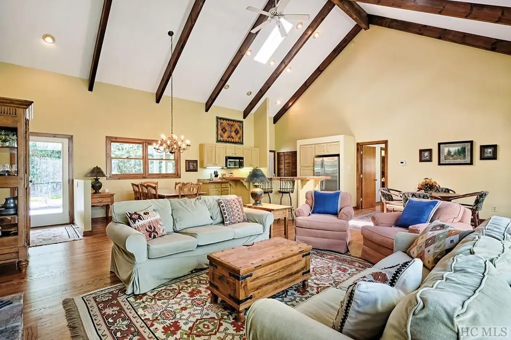 174 W View Way Highlands NC 28741