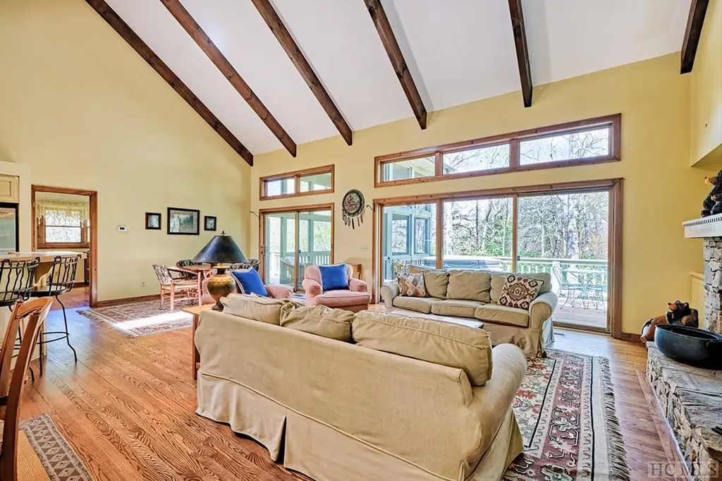 174 W View Way Highlands NC 28741