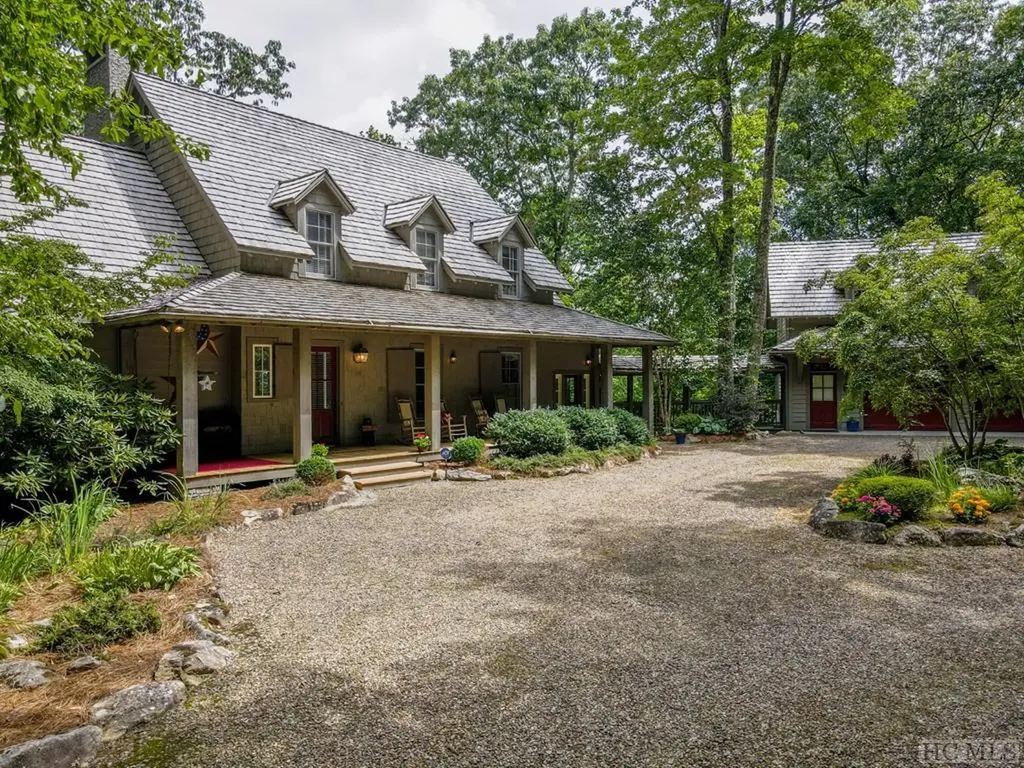 8 Yarrow Lane Glenville NC 28736