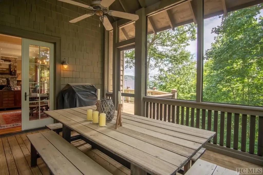 8 Yarrow Lane Glenville NC 28736