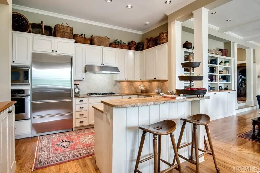 8 Yarrow Lane Glenville NC 28736
