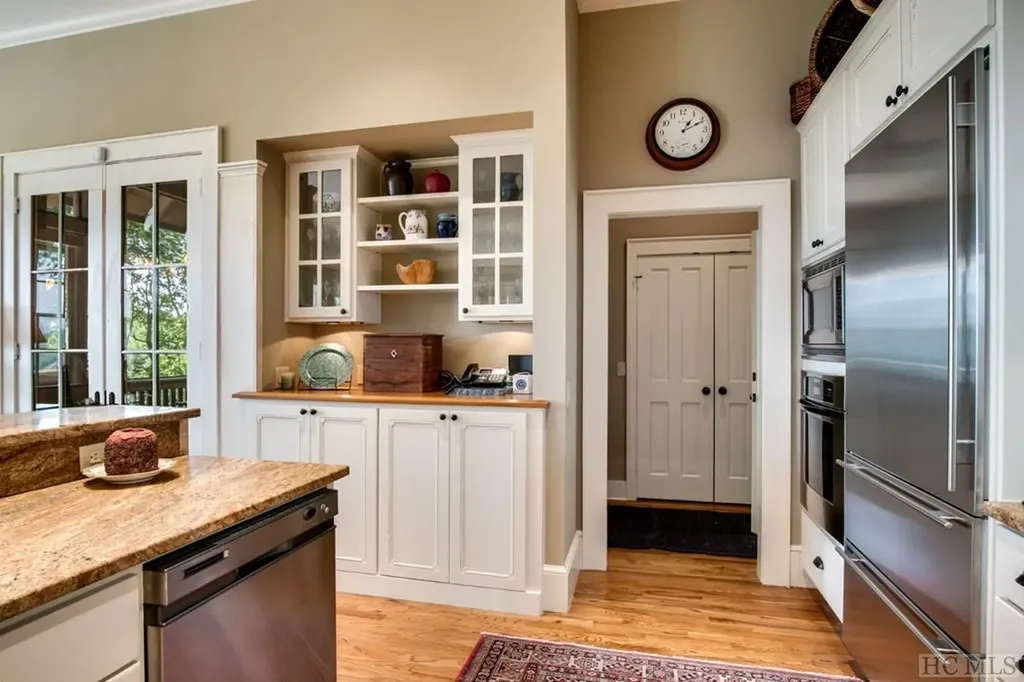 8 Yarrow Lane Glenville NC 28736