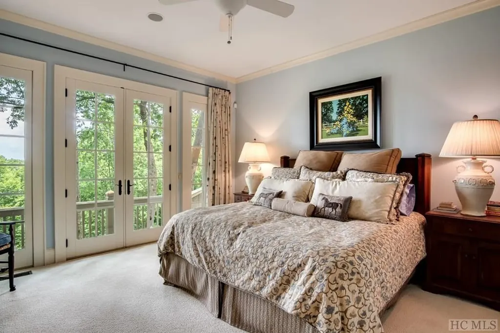 8 Yarrow Lane Glenville NC 28736