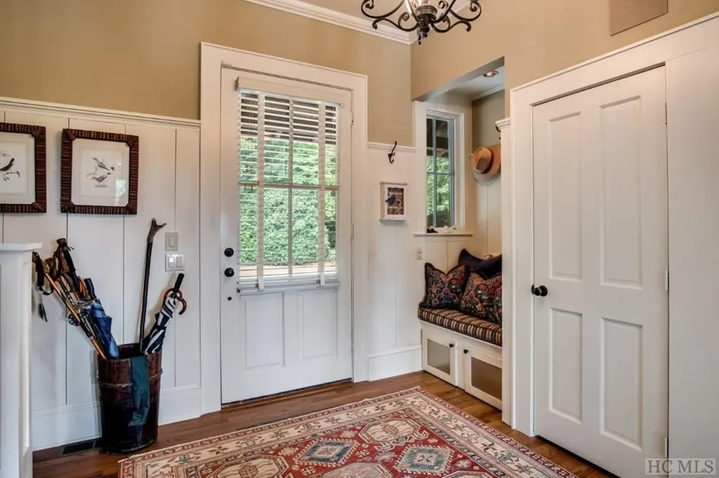 8 Yarrow Lane Glenville NC 28736