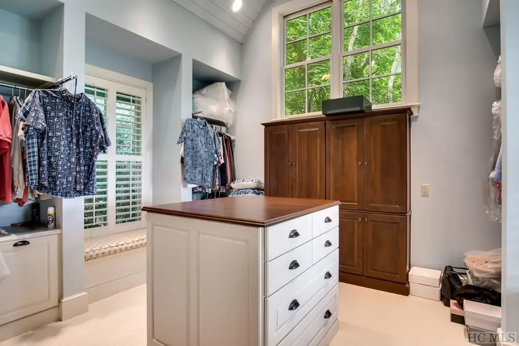 8 Yarrow Lane Glenville NC 28736