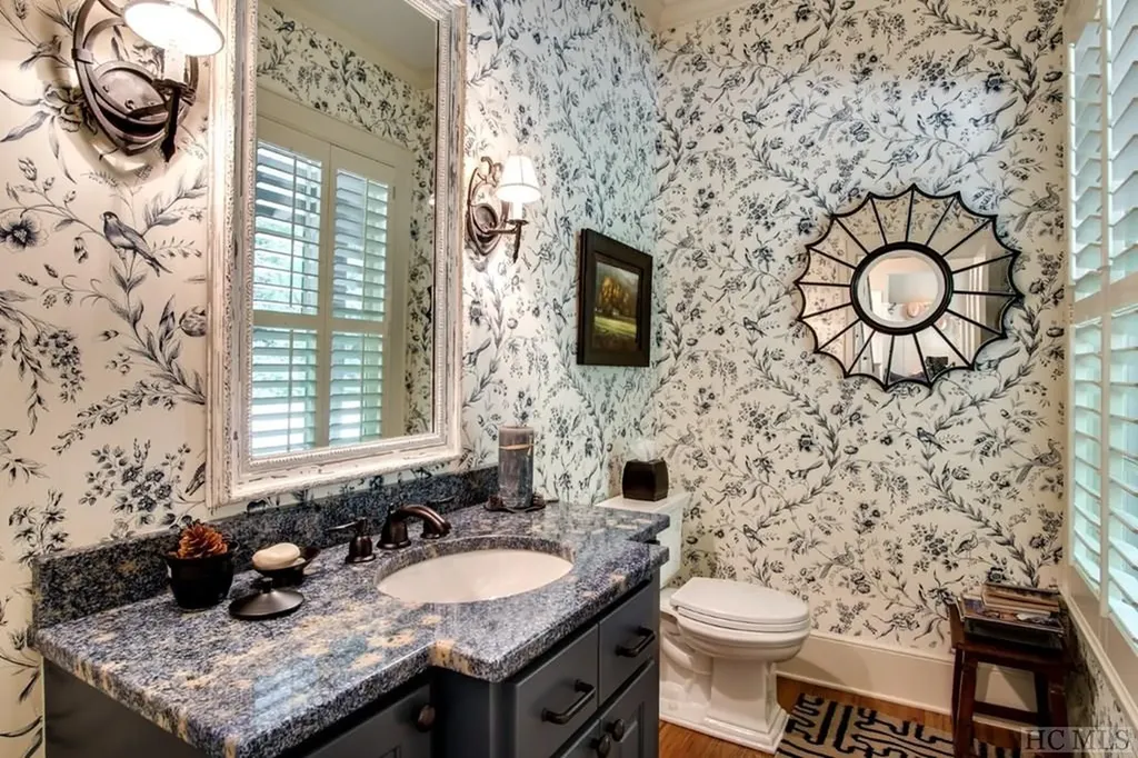 8 Yarrow Lane Glenville NC 28736