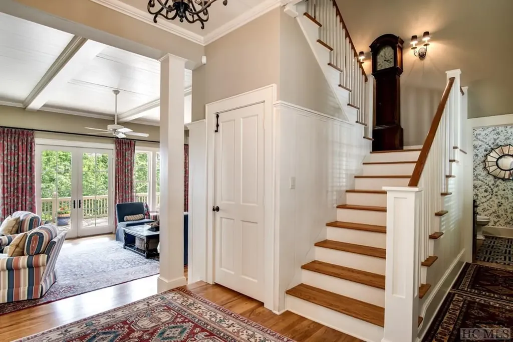 8 Yarrow Lane Glenville NC 28736