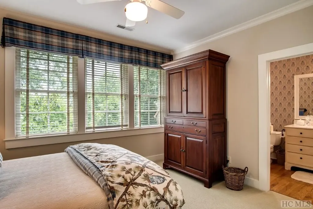 8 Yarrow Lane Glenville NC 28736